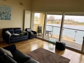 5 Bedroom Lakeside House in the Cotswolds in Cirencester, Gloucestershire, England